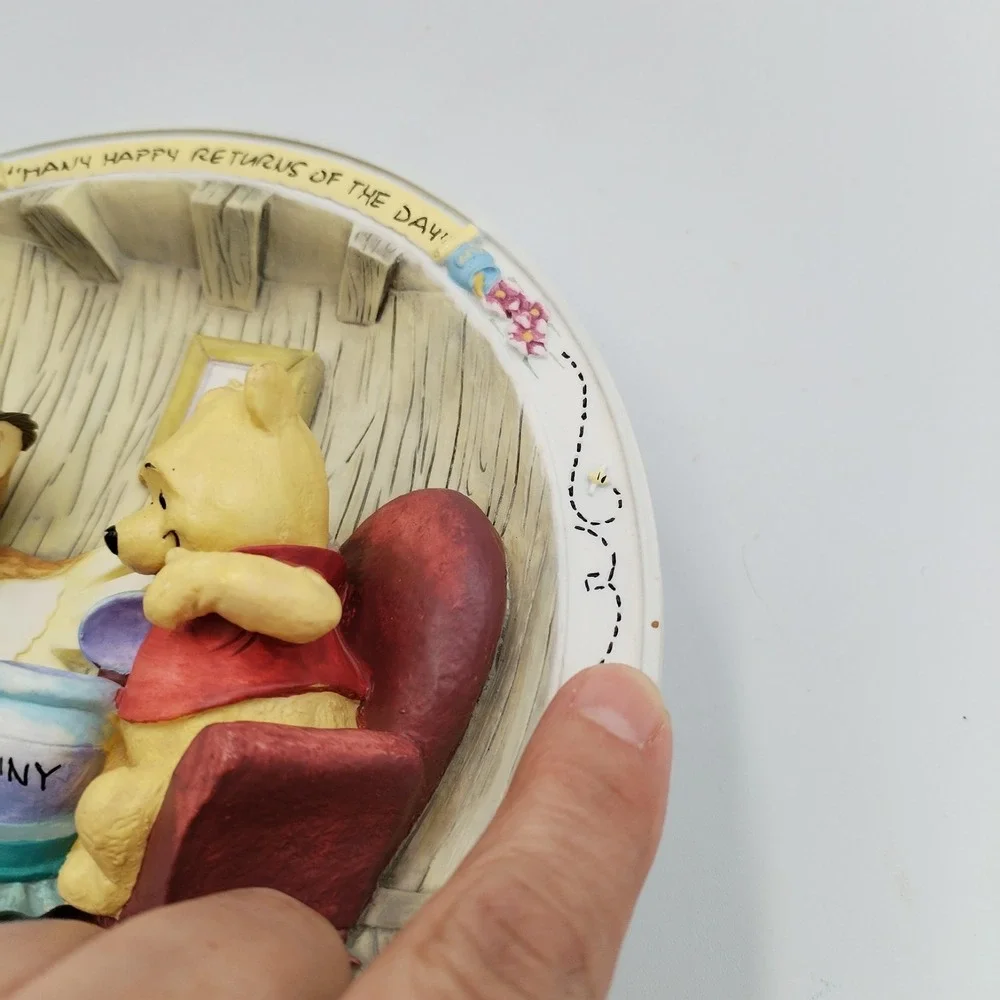 Bradford‎ Exchange Winnie the Pooh & Friends 3D Plate Many Happy Returns COA